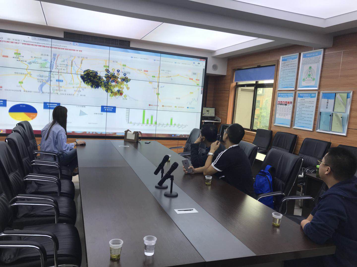 成都成华区龙潭街道办事处领导赴展通考察,高度认可展通各项安全科技成果